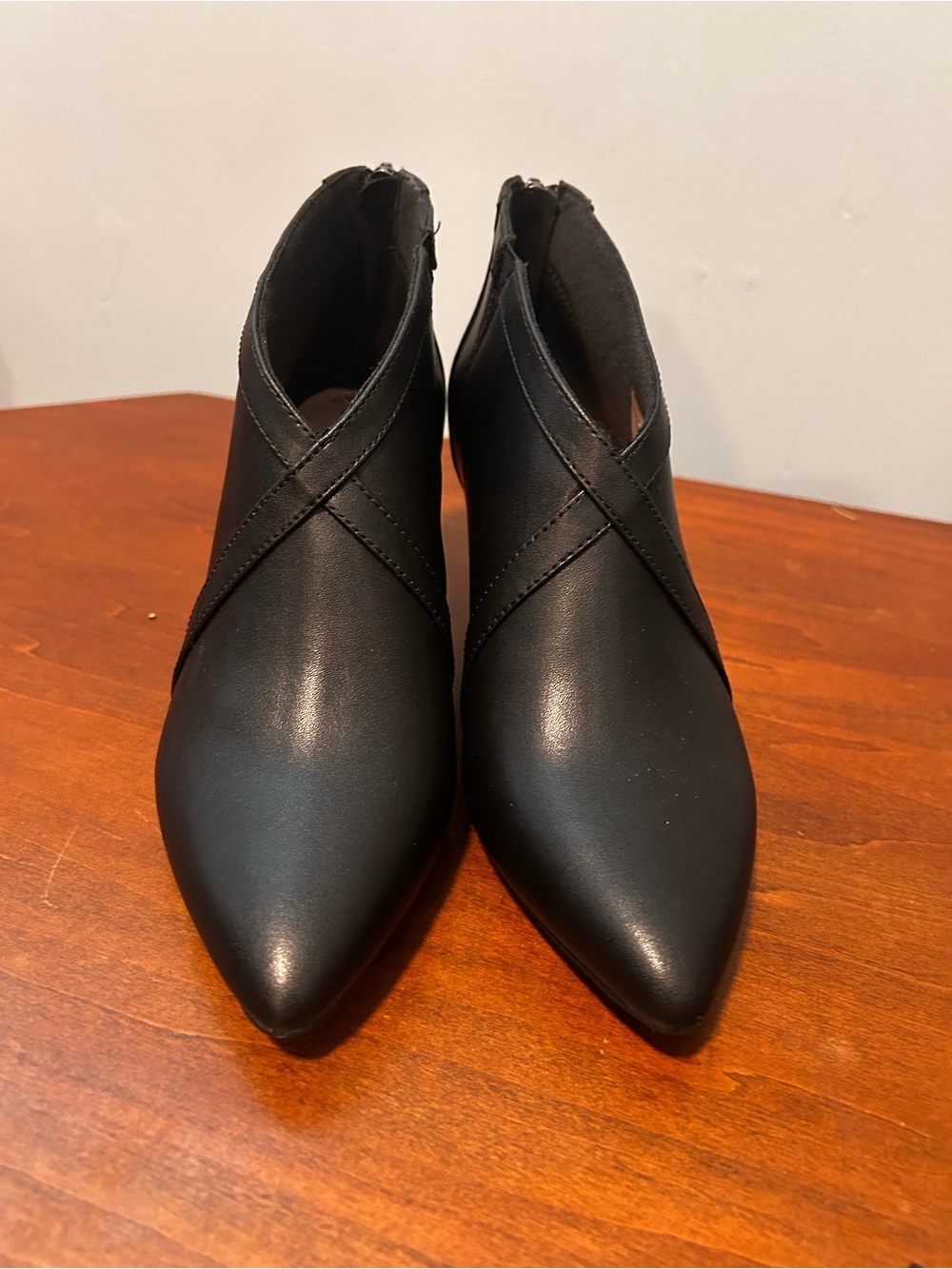 Clarks collection Kataleylna Sol Ankle Booties with Cross Strap size 6